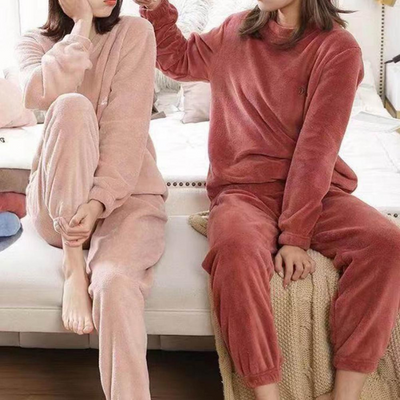 Joanna Pyjama Set | Warme Plüsch-Schlafkleidung für Damen-Leyna Moda